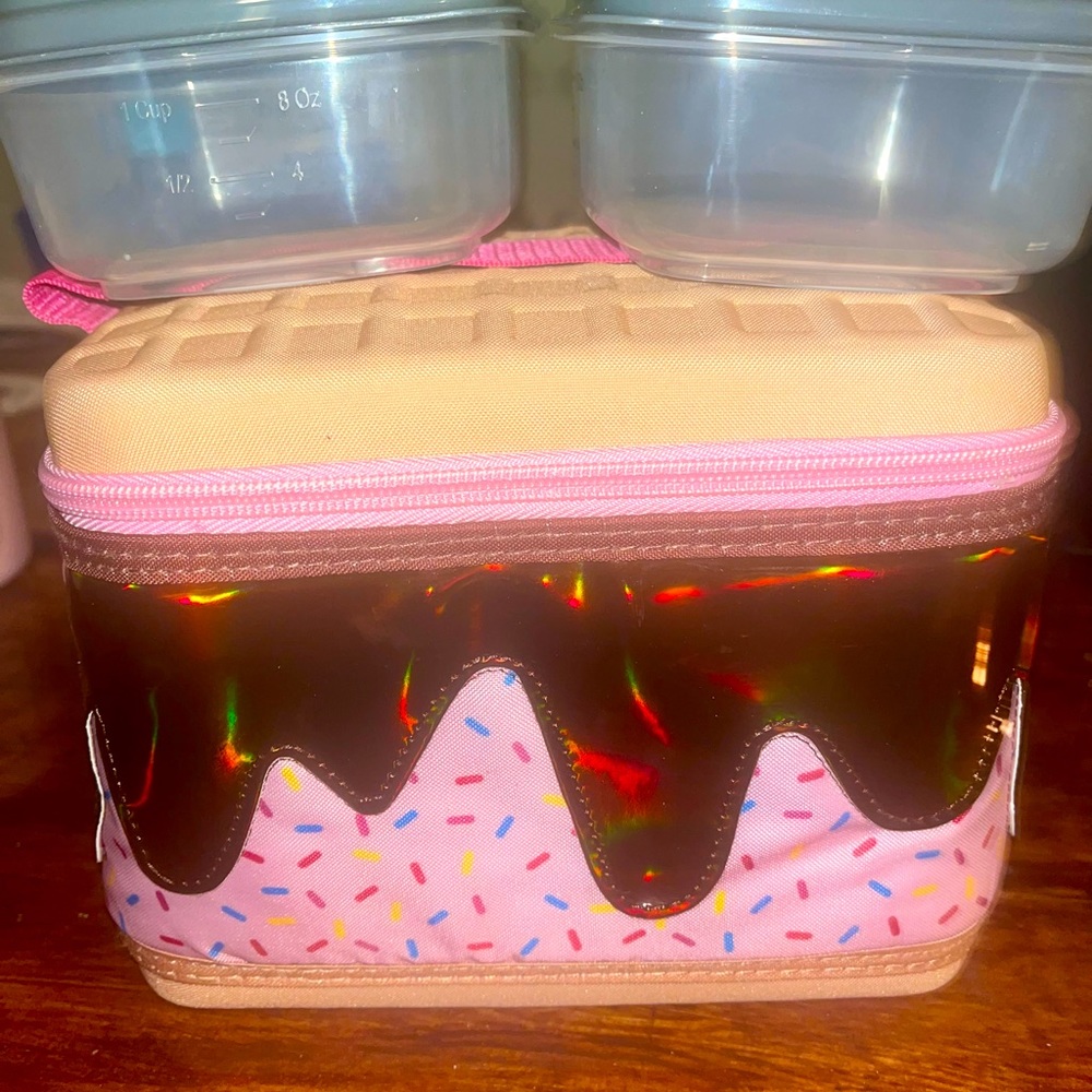 Kids lunch zippered bag with two plastic containers